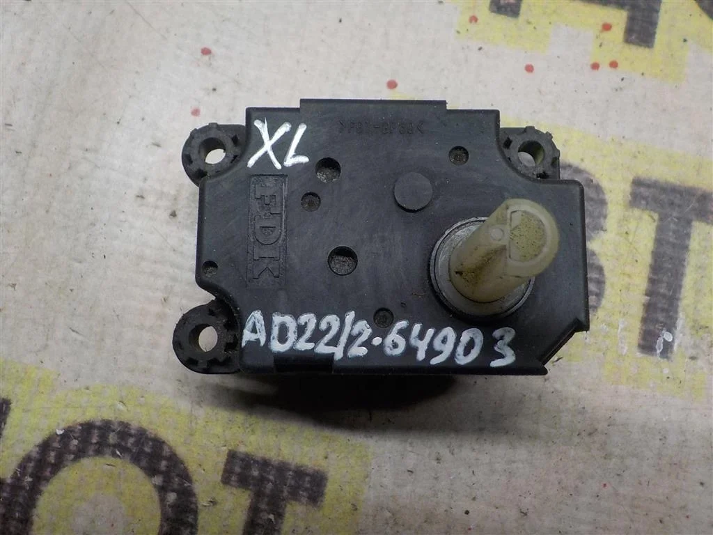 Моторчик заслонки печки Mitsubishi Outlander I (2002—2009)