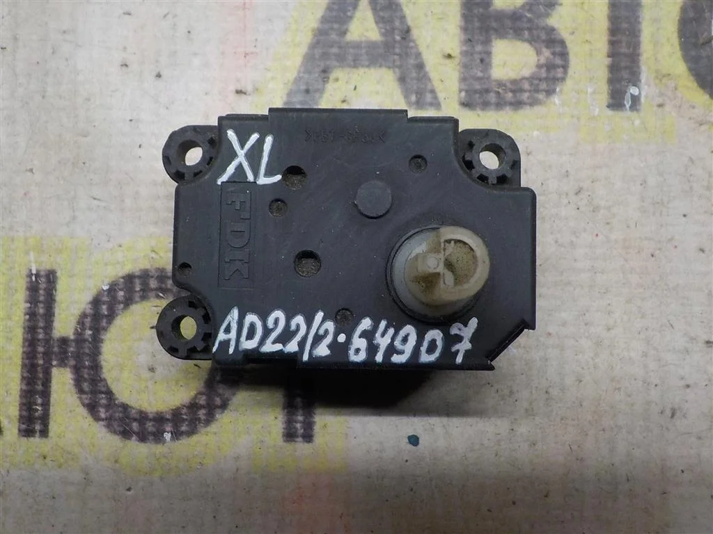 Моторчик заслонки печки Mitsubishi Outlander I (2002—2009)