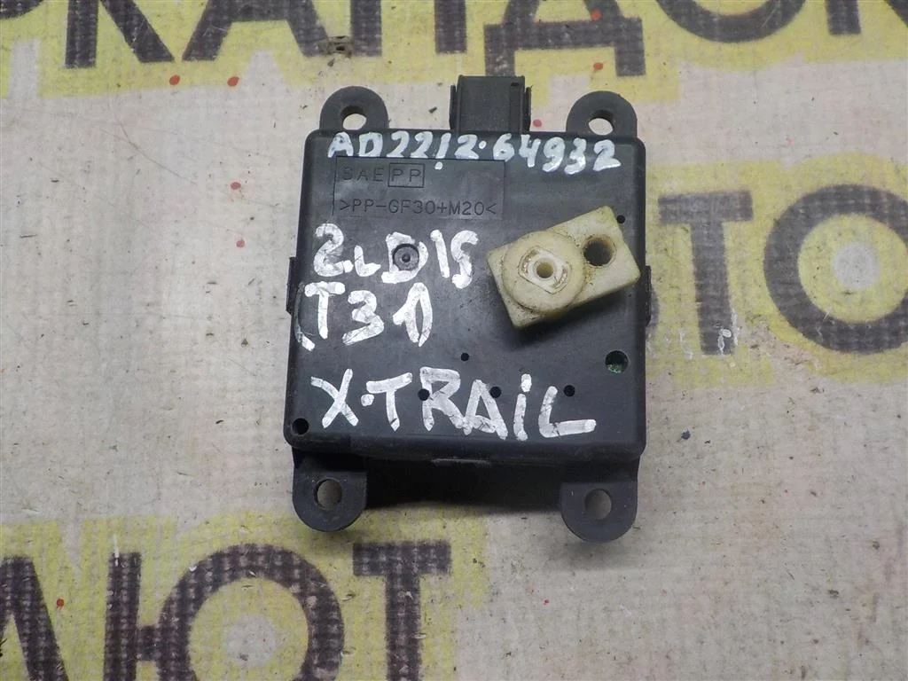 Моторчик заслонки печки Nissan X-Trail I (2000—2007)