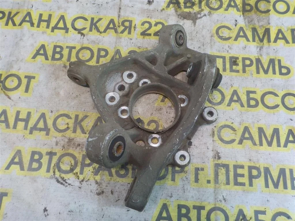 Кулак поворотный задний правый Lexus GS III (2004—2007)