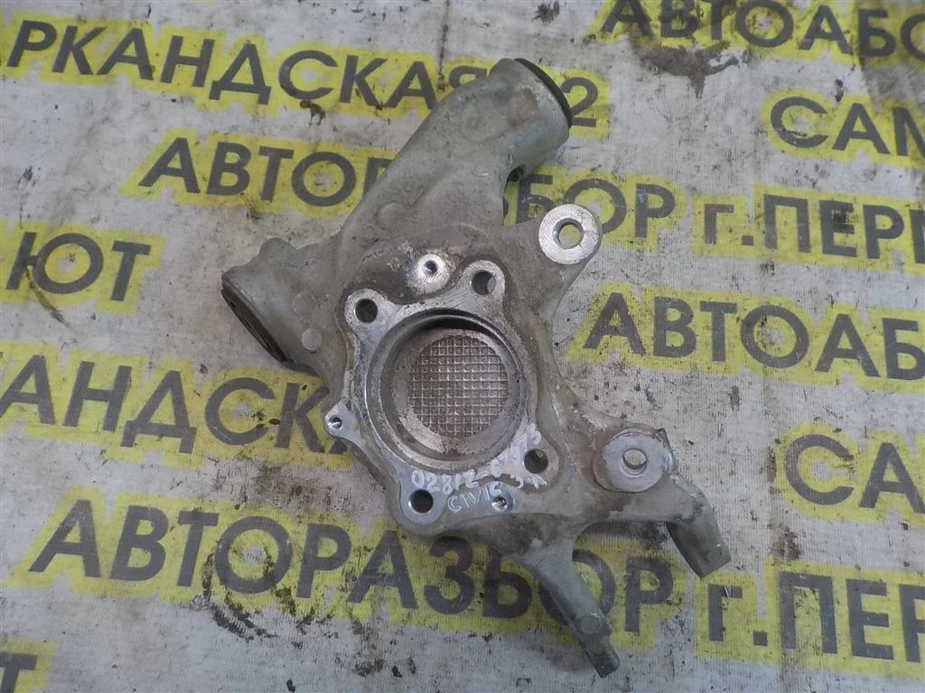 Кулак поворотный задний левый Honda Accord VII (2002—2006)