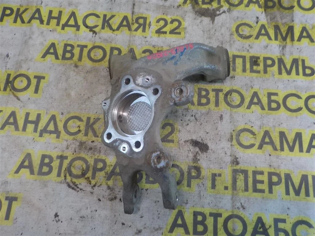 Кулак поворотный задний правый Honda Civic VIII (2005—2009)