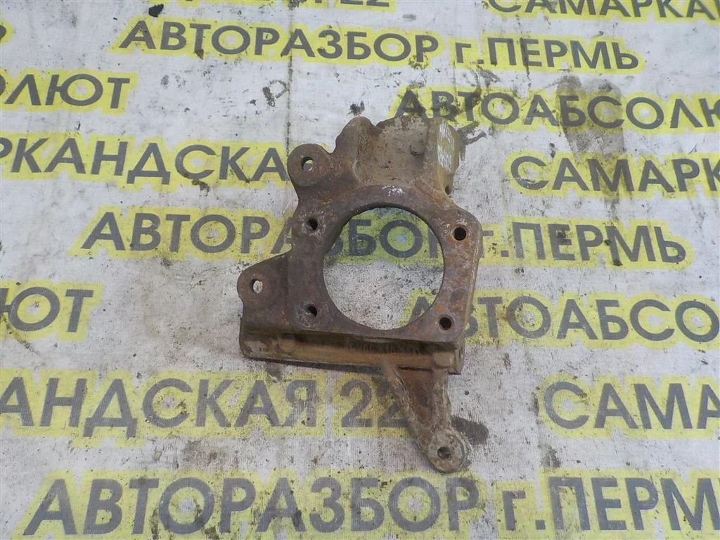 Кулак поворотный задний правый Ford Mondeo III (2000—2003)