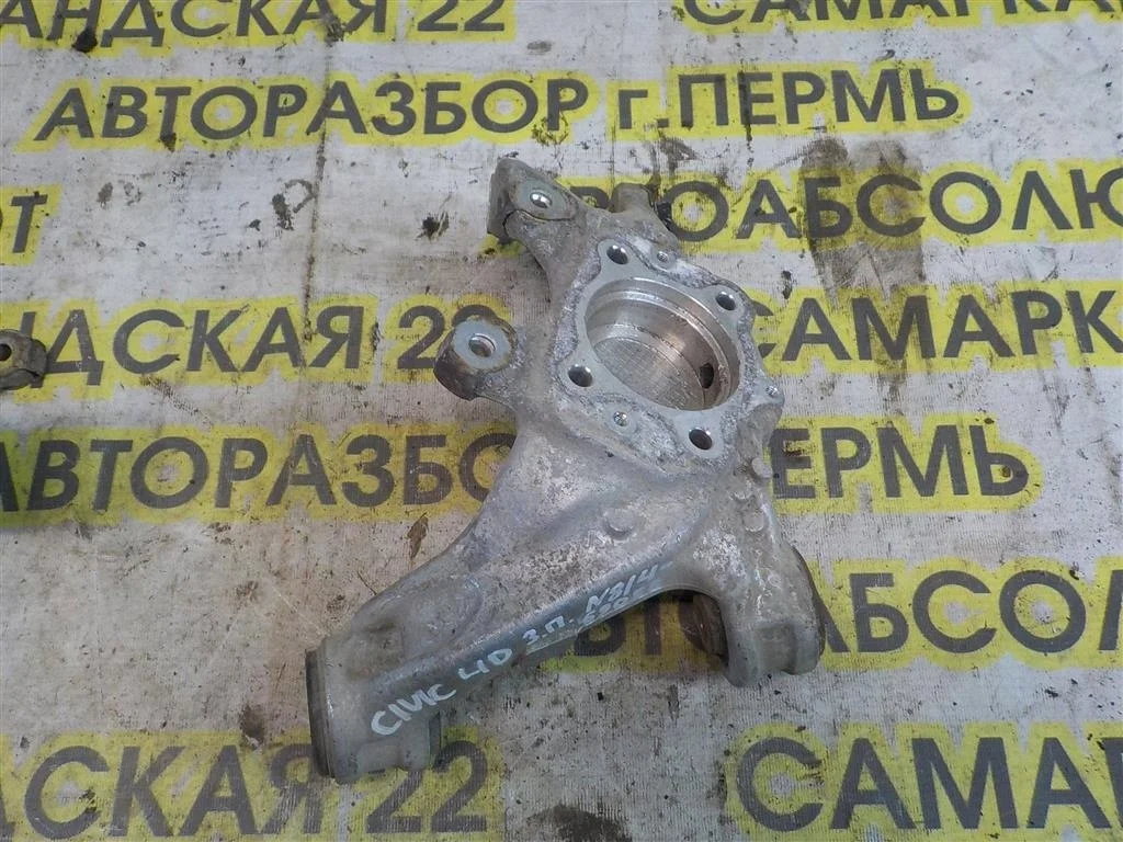 Кулак поворотный задний правый Honda Civic VIII (2005—2009)