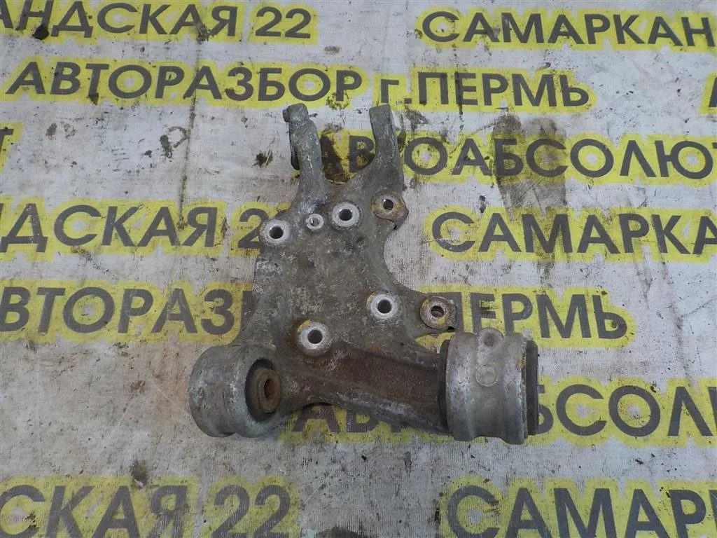 Кулак поворотный задний правый Honda Civic VIII (2005—2009)