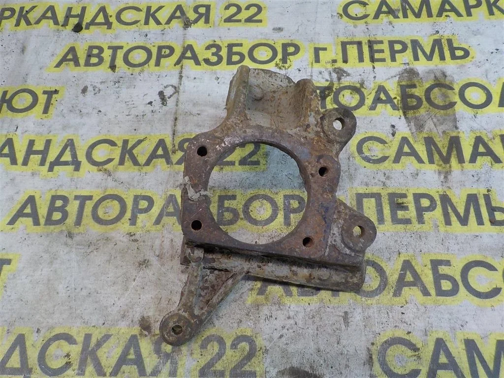 Кулак поворотный задний левый Ford Mondeo III (2000—2003)