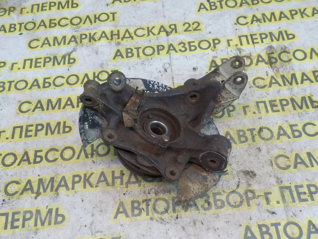 Кулак поворотный задний правый Volkswagen Touareg I (2002—2006)