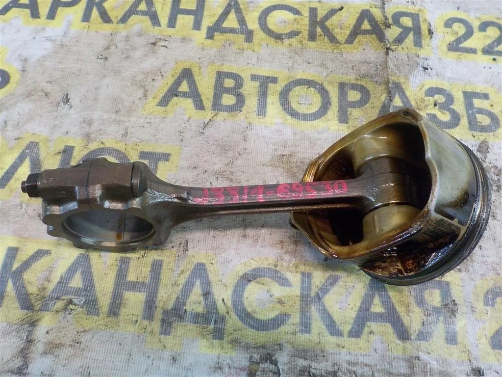 Поршень с шатуном Mitsubishi Outlander I (2002—2009)