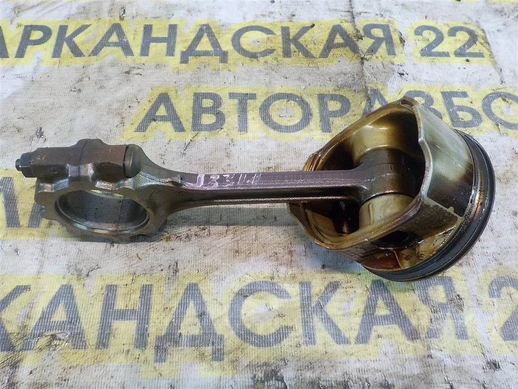 Поршень с шатуном Mitsubishi Outlander I (2002—2009)