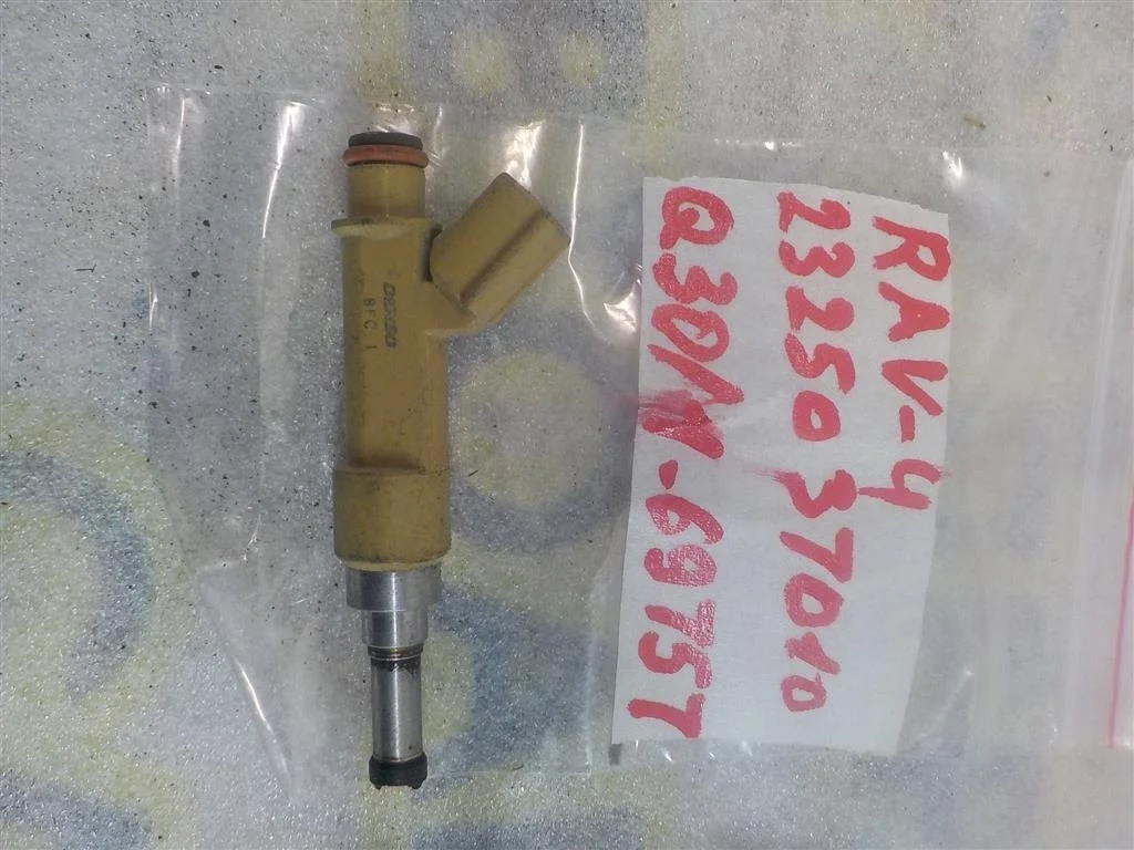 Форсунка инжекторная электрическая Toyota RAV4 IV (2012—2015)