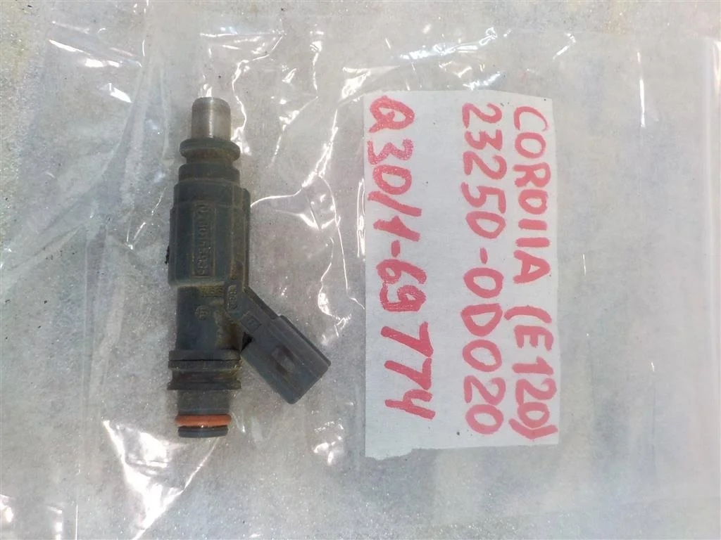 Форсунка инжекторная электрическая Toyota Corolla IX (2000—2004)
