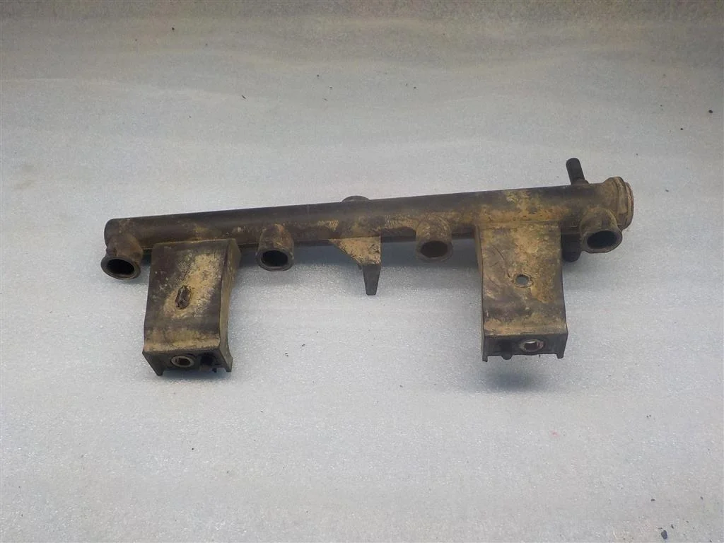 Рейка топливная (рампа) Peugeot 307 3C (2001—2005)