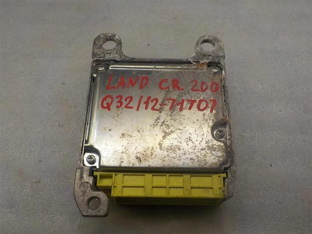 Блок управления AIR BAG Toyota Land Cruiser 100 (1998—2002)