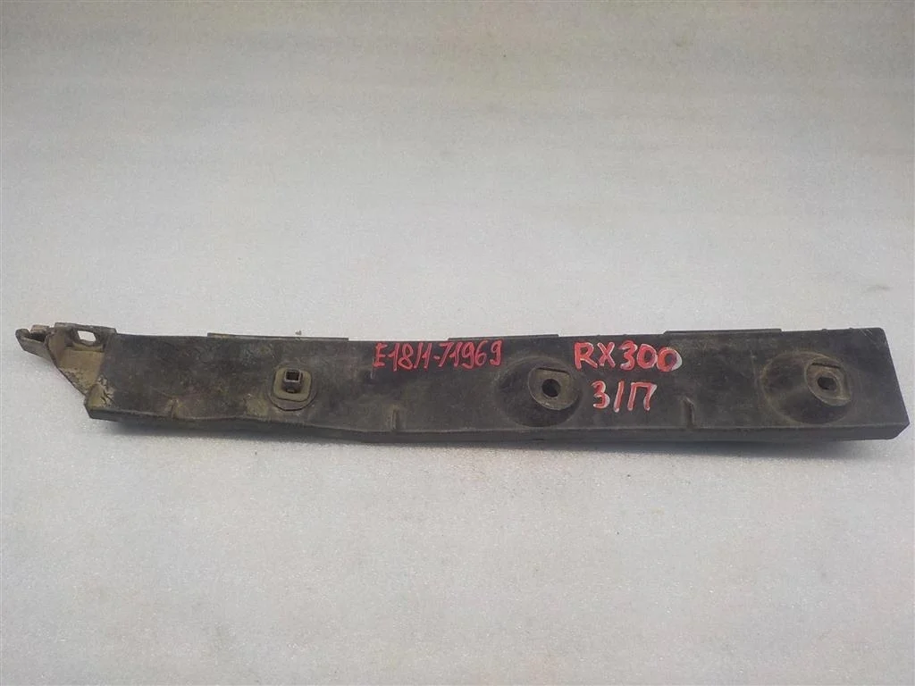 Кронштейн заднего бампера правый Lexus RX II (2003—2006)