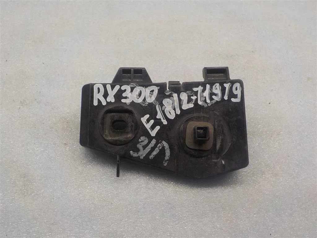 Кронштейн заднего бампера левый Lexus RX II (2003—2006)