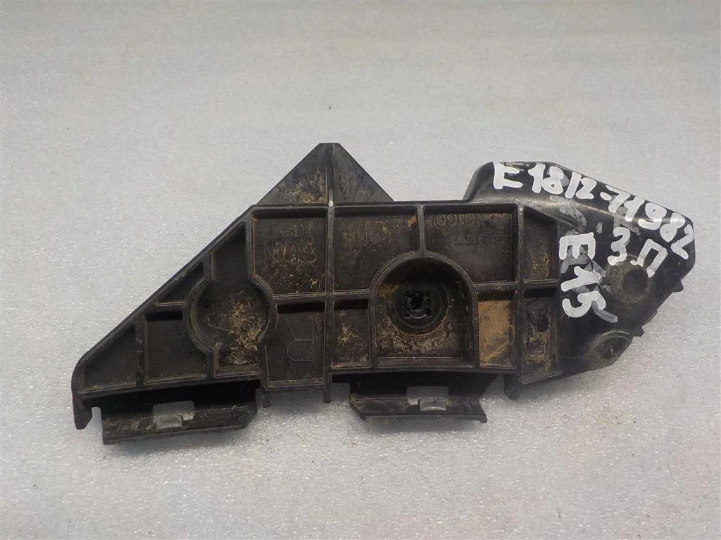 Кронштейн заднего бампера правый Toyota Corolla X (2006—2010)