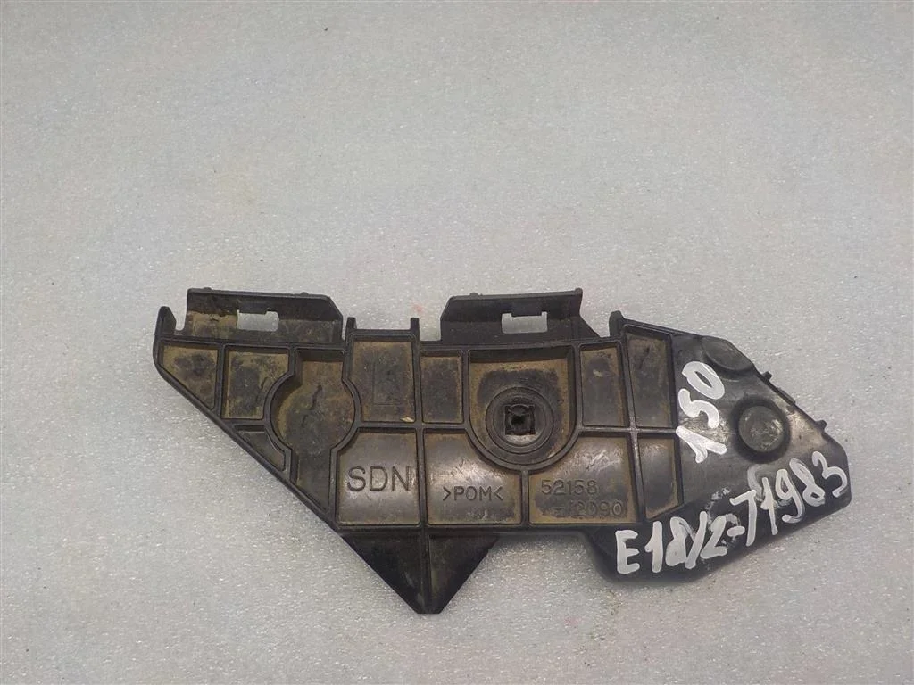 Кронштейн заднего бампера левый Toyota Corolla X (2006—2010)