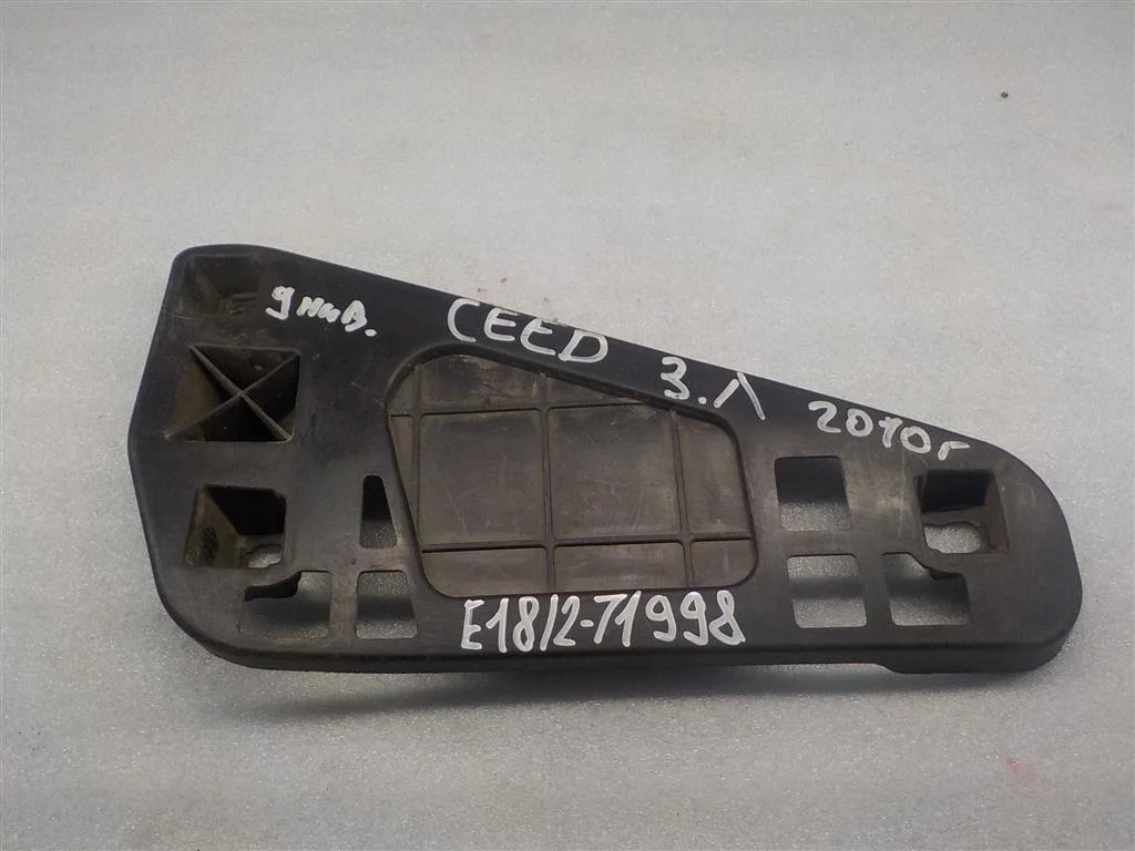 Кронштейн заднего бампера левый KIA Ceed ED (2006—2010)