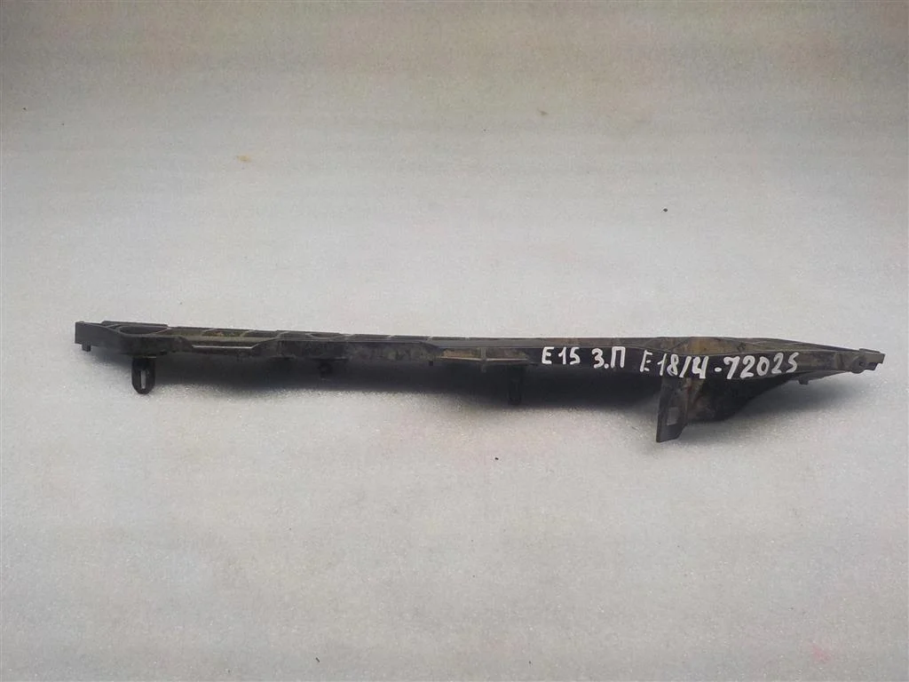 Кронштейн заднего бампера правый Toyota Corolla X (2006—2010)