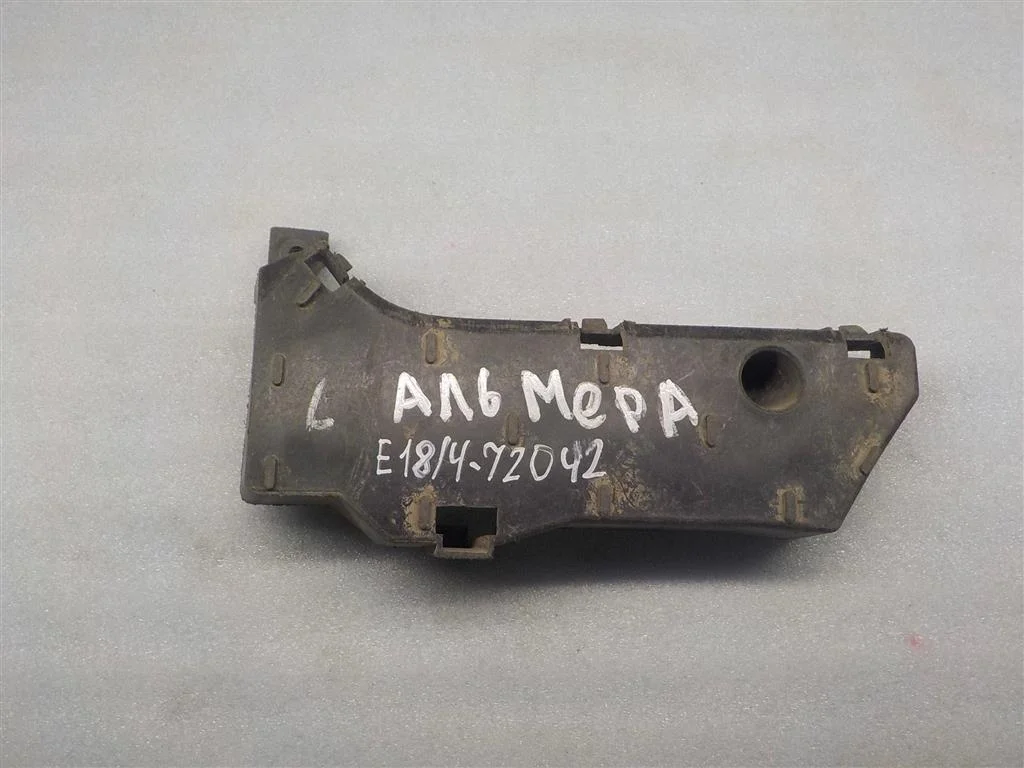 Кронштейн переднего бампера левый Nissan Almera N16 (2000—2003)