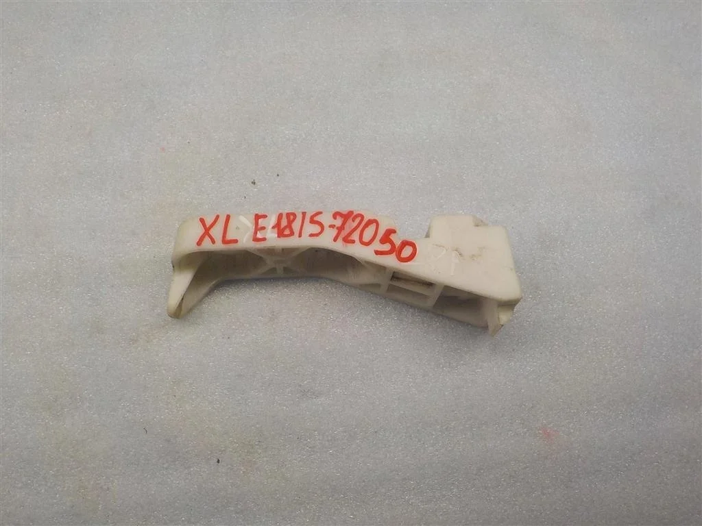 Кронштейн крепления фары Mitsubishi Outlander I (2002—2009)