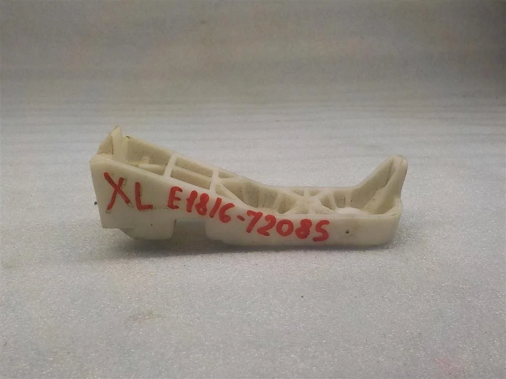 Кронштейн крепления фары Mitsubishi Outlander I (2002—2009)