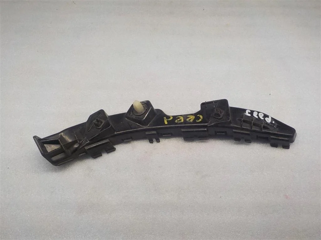 Кронштейн заднего бампера правый KIA Ceed ED (2006—2010)