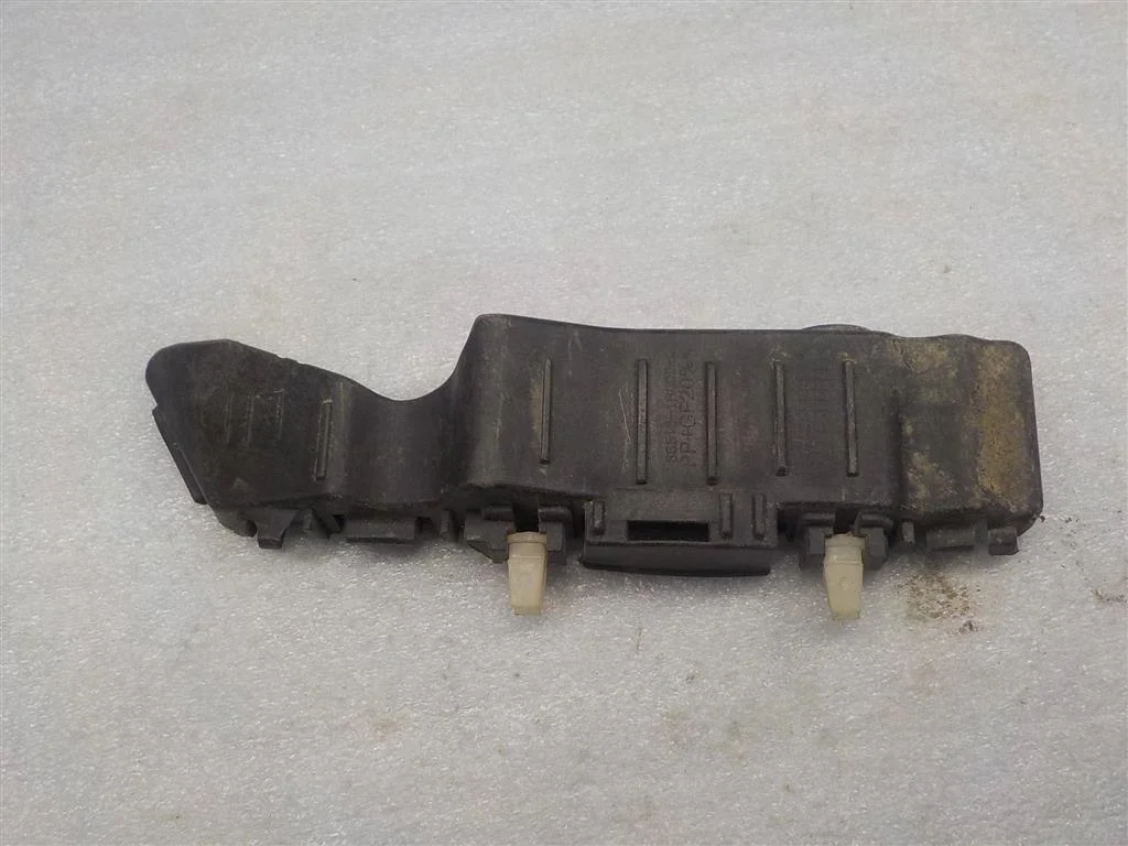 Кронштейн переднего бампера левый Hyundai Solaris I (2010—2014)