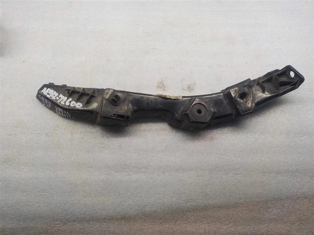 Кронштейн заднего бампера правый KIA Ceed ED (2006—2010)