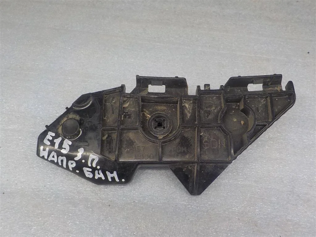 Кронштейн заднего бампера правый Toyota Corolla X (2006—2010)