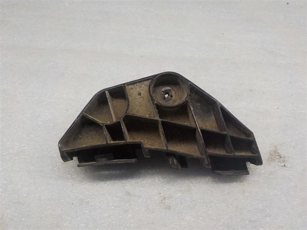 Кронштейн заднего бампера левый Toyota Corolla X (2006—2010)