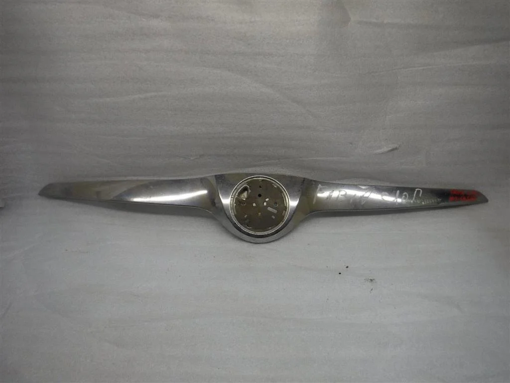 Молдинг капота Skoda Fabia II (2007—2010)