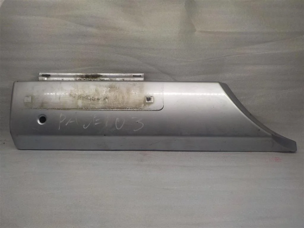 Накладка двери багажника Mitsubishi Pajero III (1999—2003)