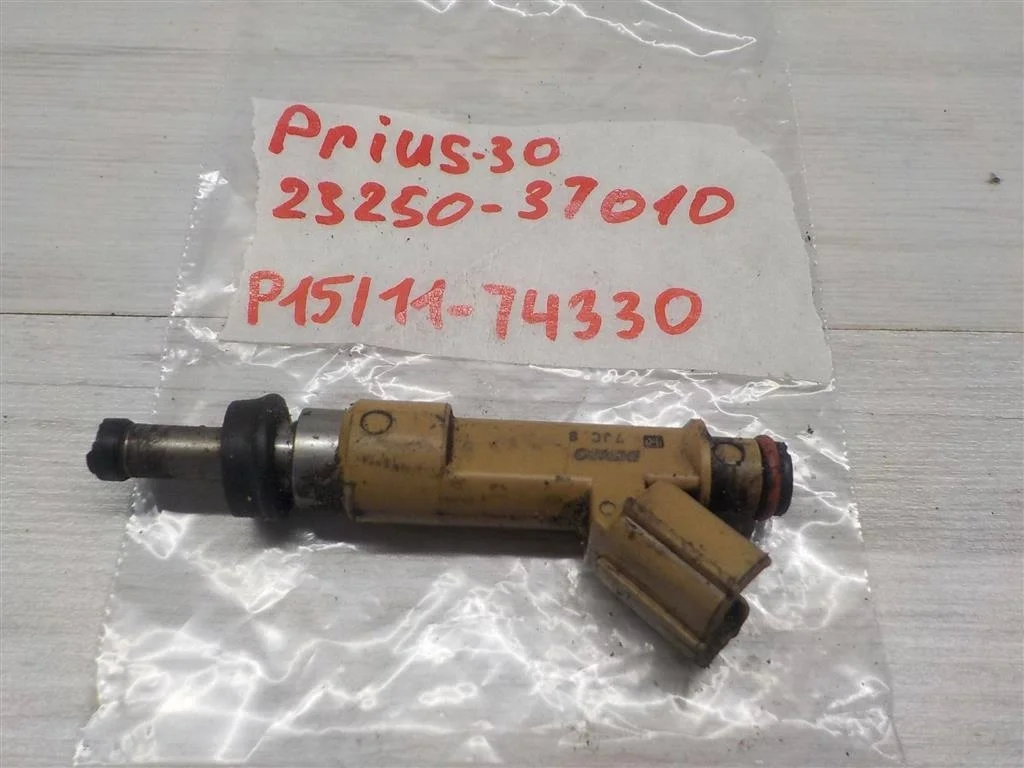 Форсунка инжекторная электрическая Toyota Prius III (2009—2011)