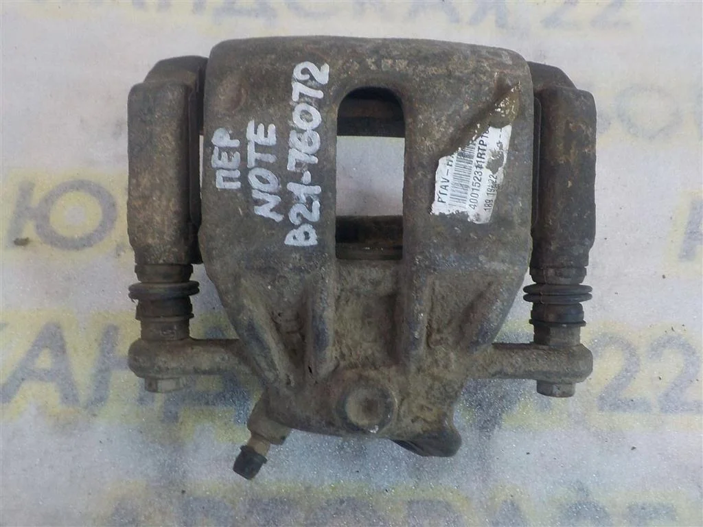 Суппорт передний левый Nissan Note E11 (2005—2009)