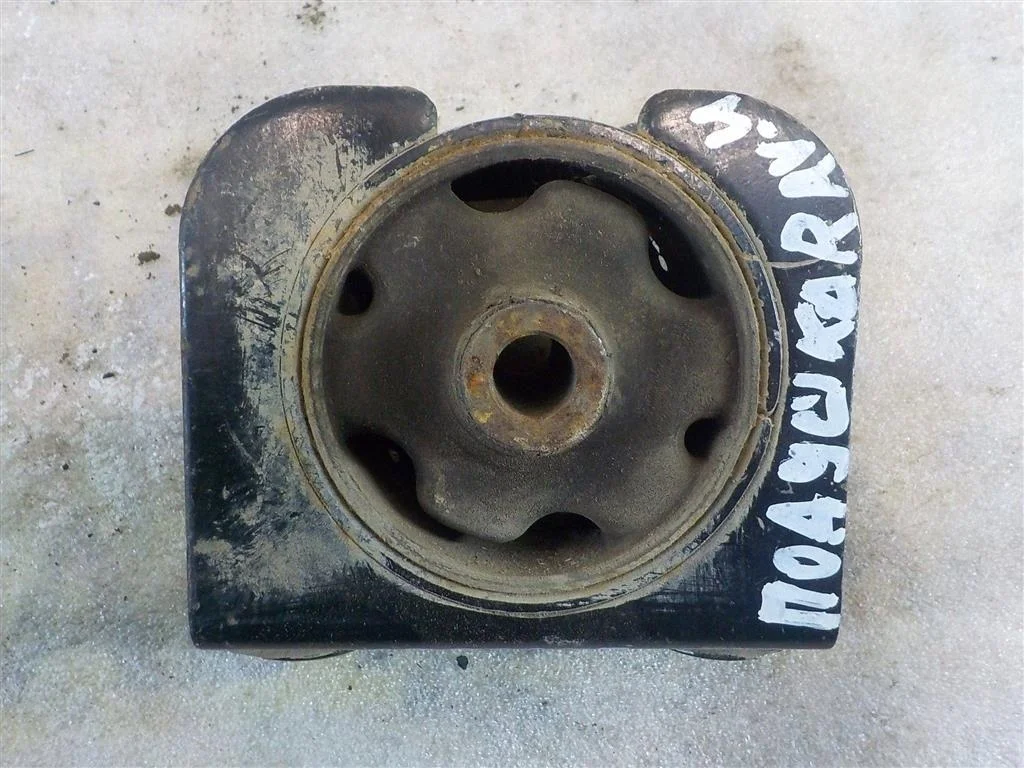 Опора двигателя передняя Toyota RAV4 III (2005—2010)