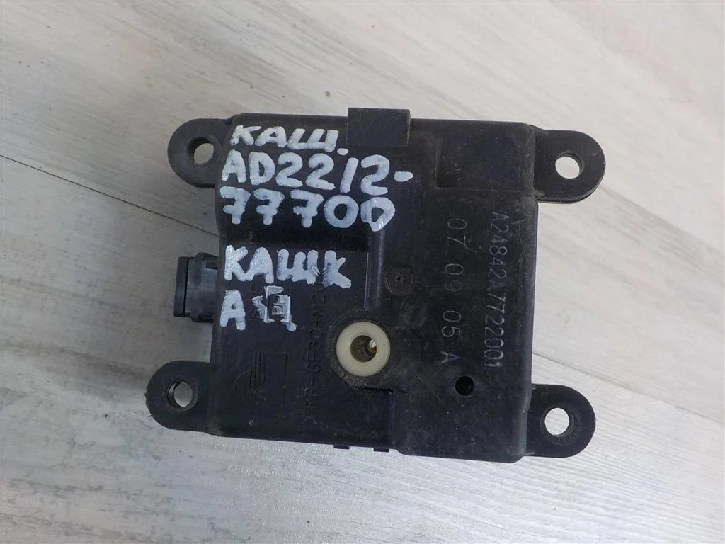 Моторчик заслонки печки Nissan Qashqai I (2006—2010)