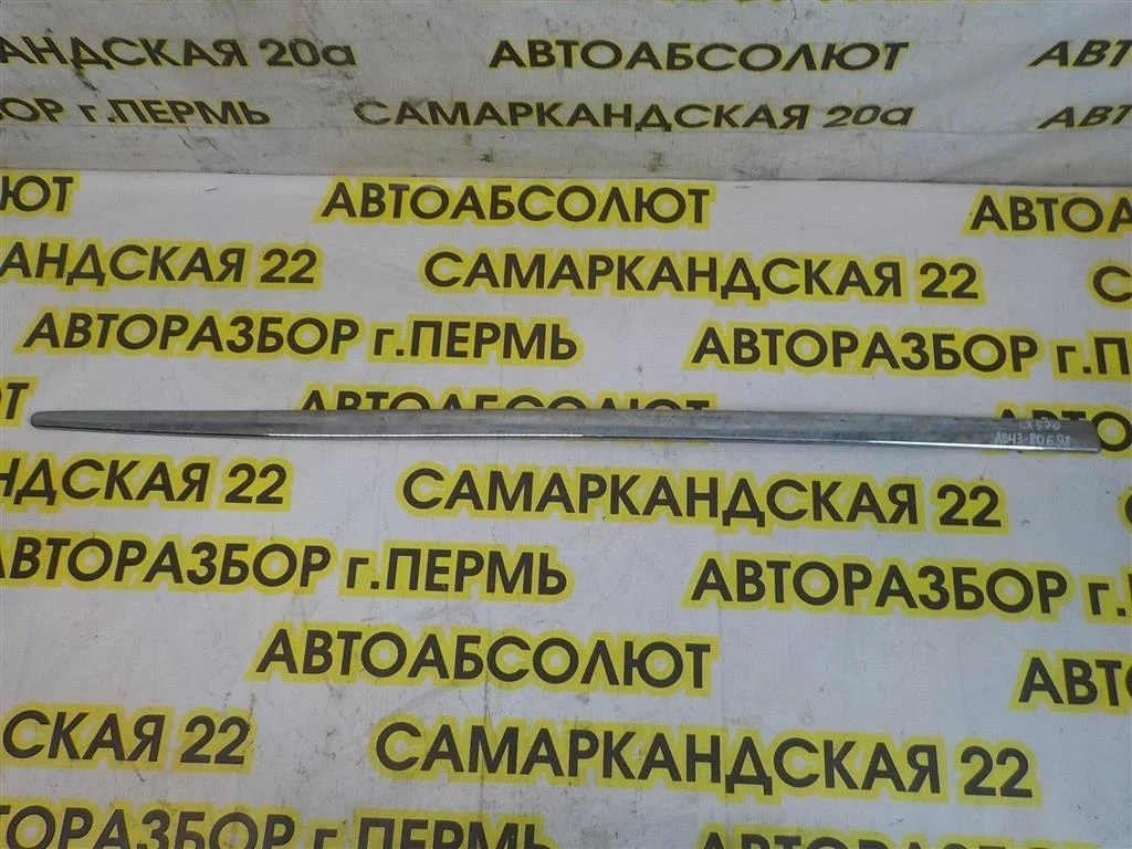 Молдинг передней правой двери Lexus LX J200 (2007—2012)