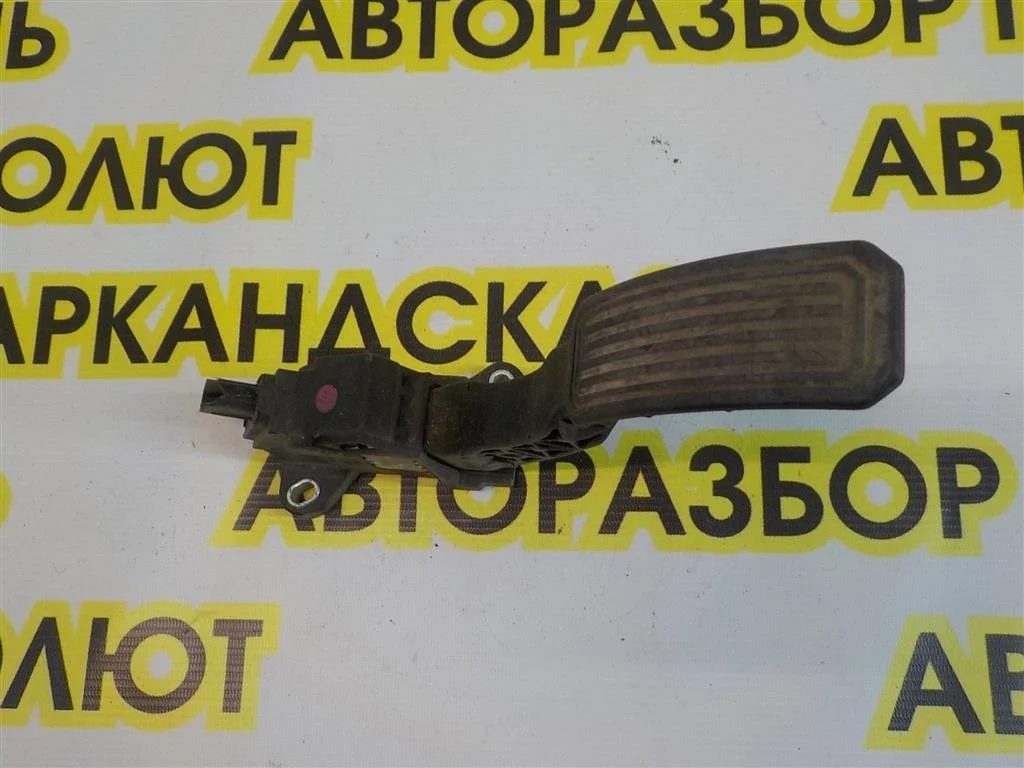 Педаль газа Toyota Corolla X (2006—2010)