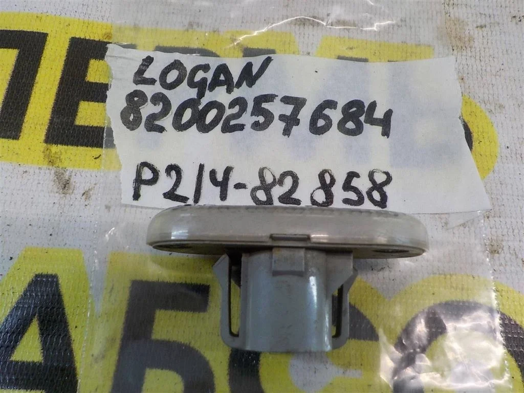 Повторитель на крыло белый Renault Logan I (2004—2009)