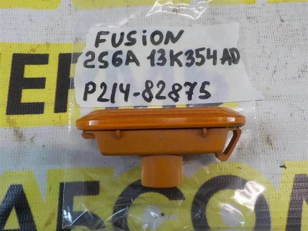 Повторитель на крыло желтый Ford Fusion I рестайлинг (2005—2012)