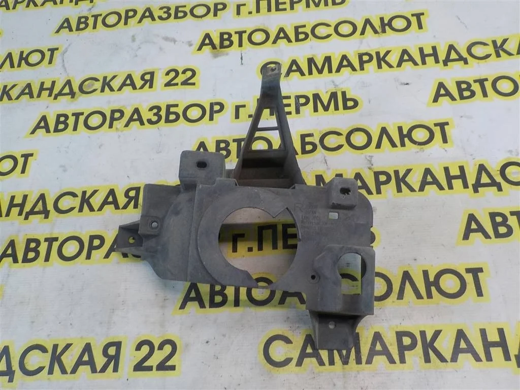 Кронштейн фары противотуманной правой Toyota Land Cruiser 200 (2007—2012)