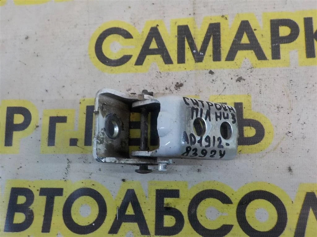 Петля двери передней левой нижняя Citroen C-Elysee I (2012—2016)