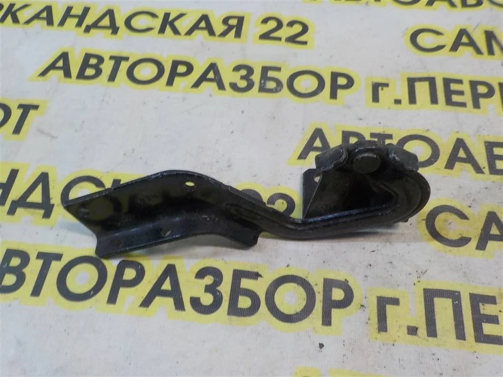 Петля капота правая Mitsubishi Outlander I (2002—2009)