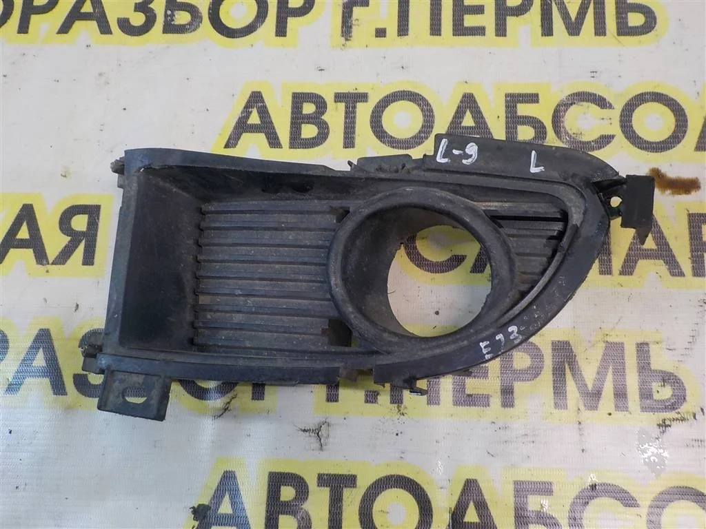 Рамка противотуманной фары левой Mitsubishi Lancer IX (2000—2007)