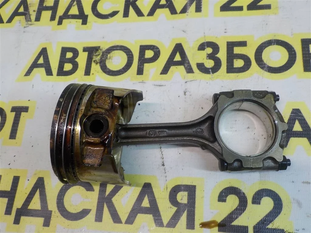 Поршень с шатуном Mitsubishi Carisma I (1995—1999)