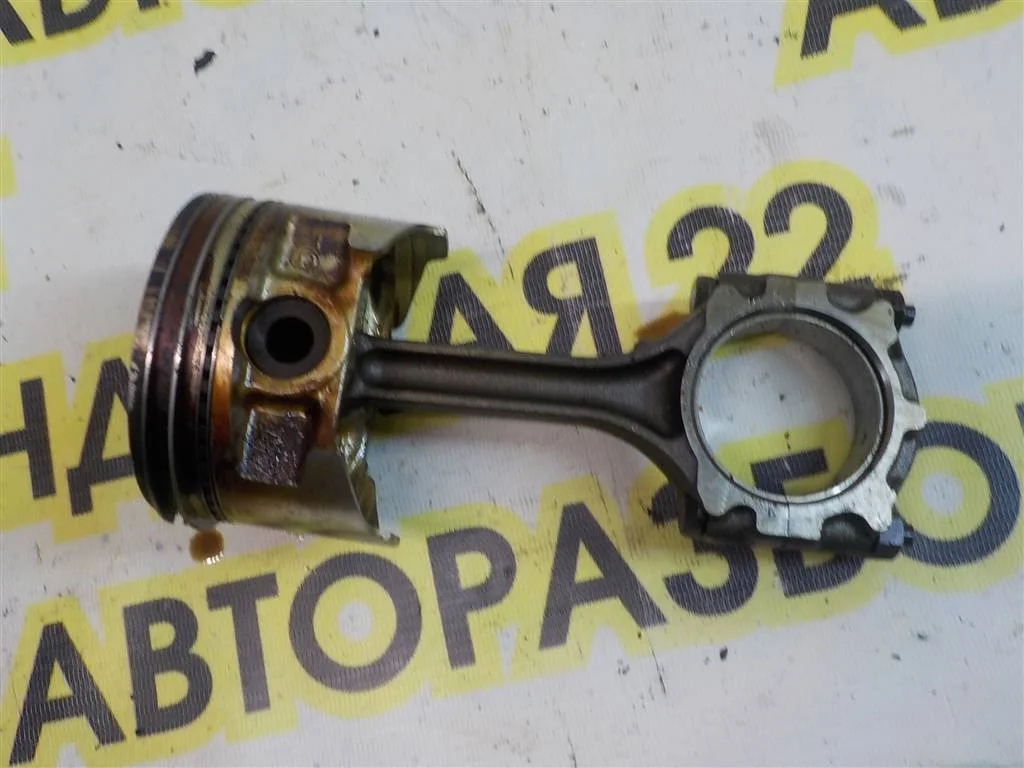 Поршень с шатуном Mitsubishi Carisma I (1995—1999)