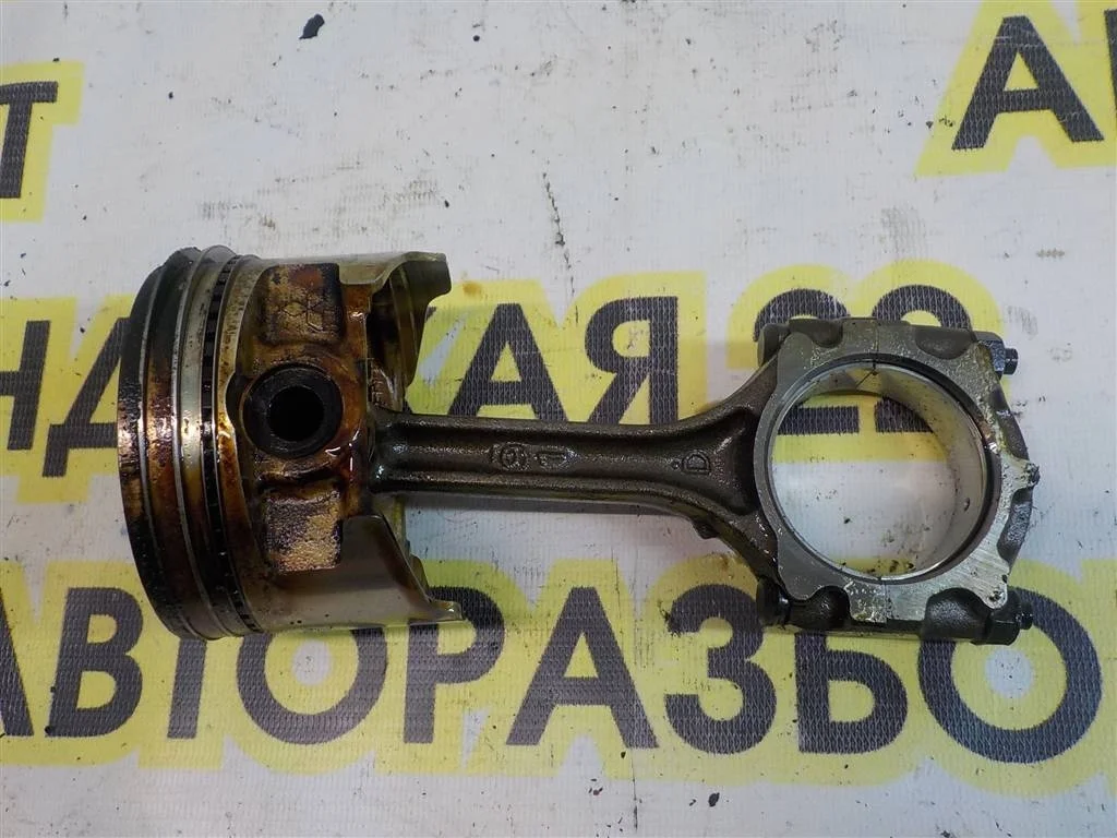 Поршень с шатуном Mitsubishi Carisma I (1995—1999)