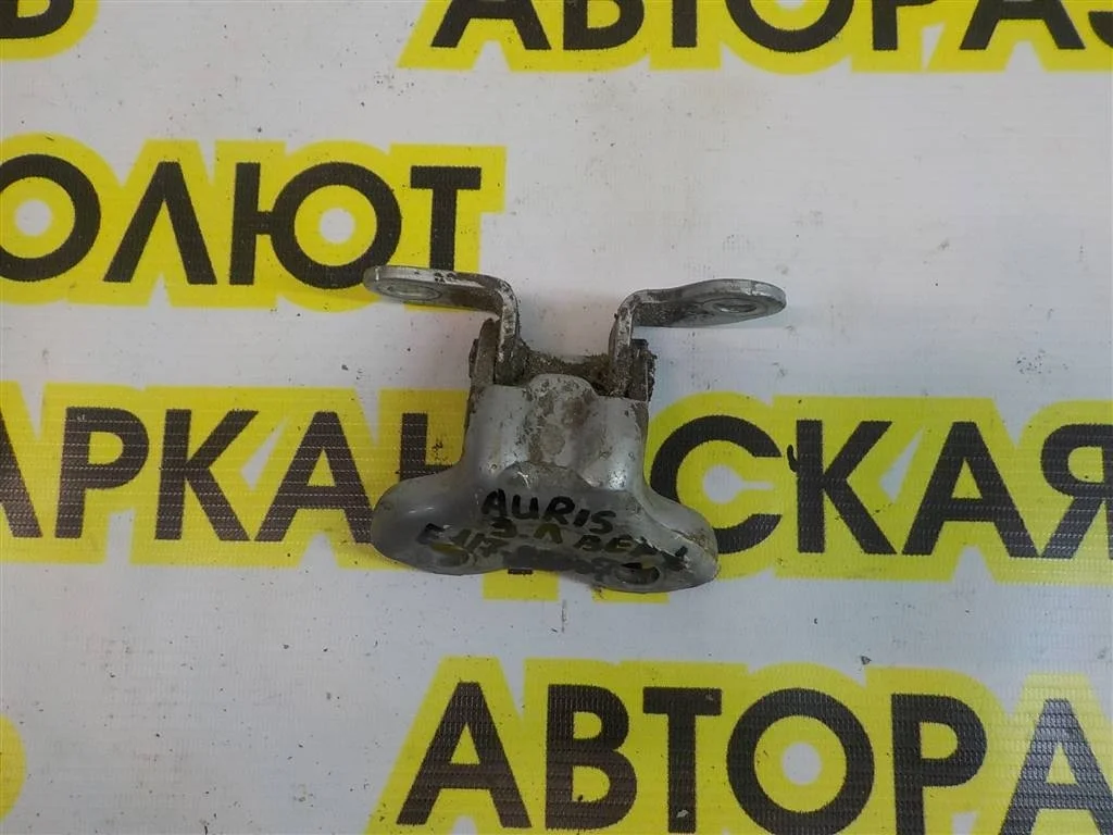 Петля двери задней левой верхняя Toyota Auris E150 (2006—2010)