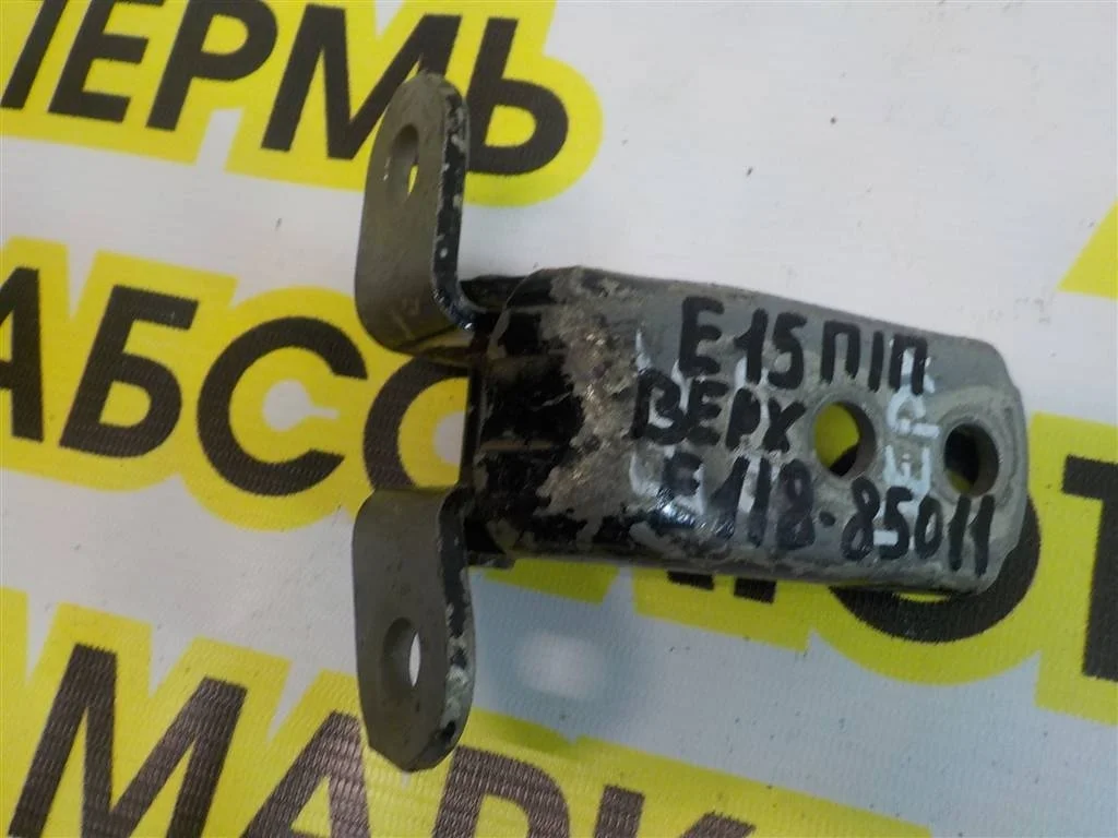 Петля двери передней правой верхняя Toyota Corolla X (2006—2010)